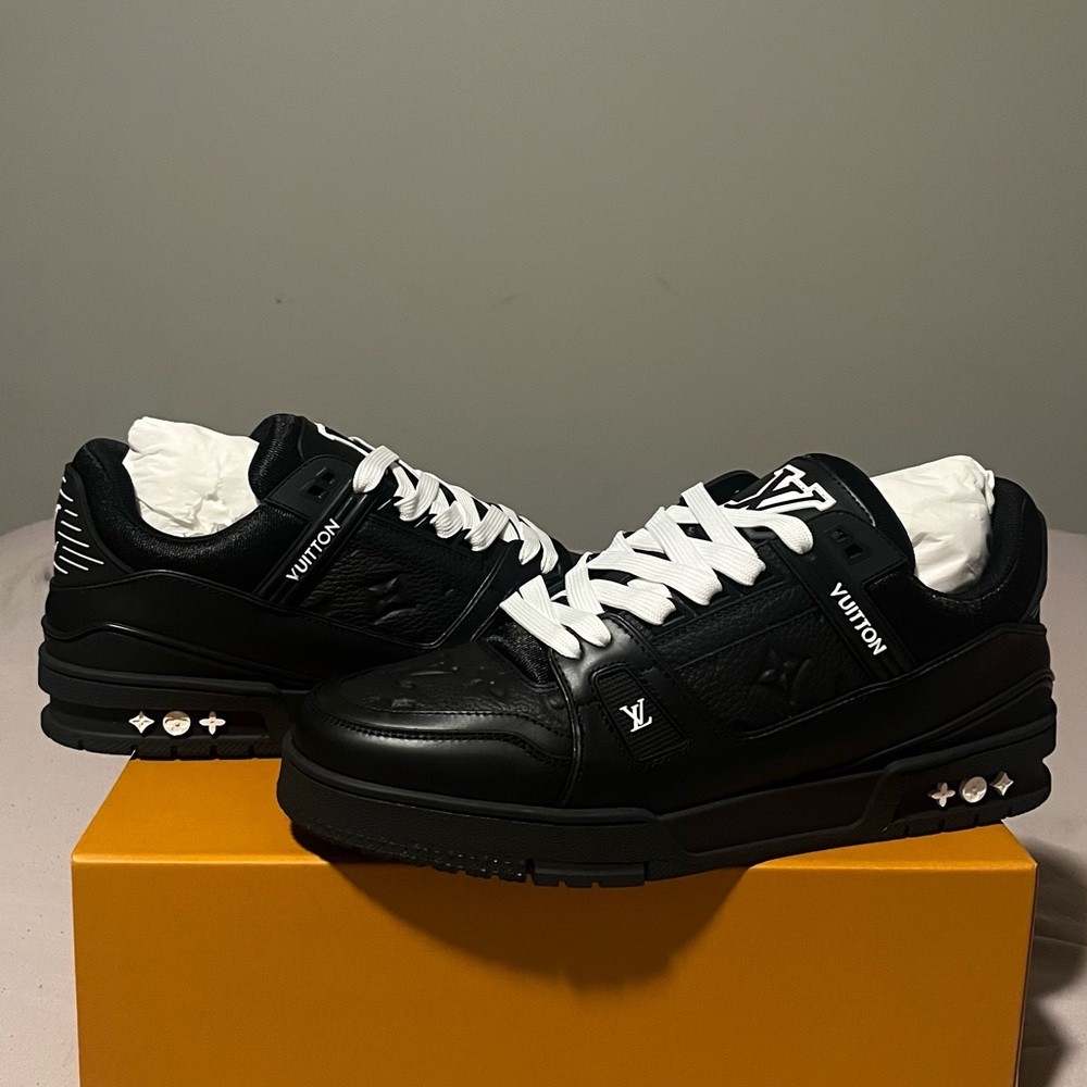 Louis Vuitton Black and white